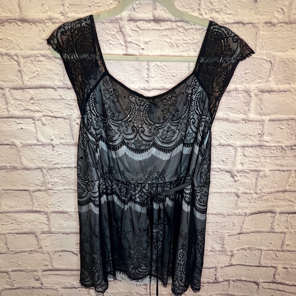 Torrid Lace Sleeveless Top - Picture 2 of 6